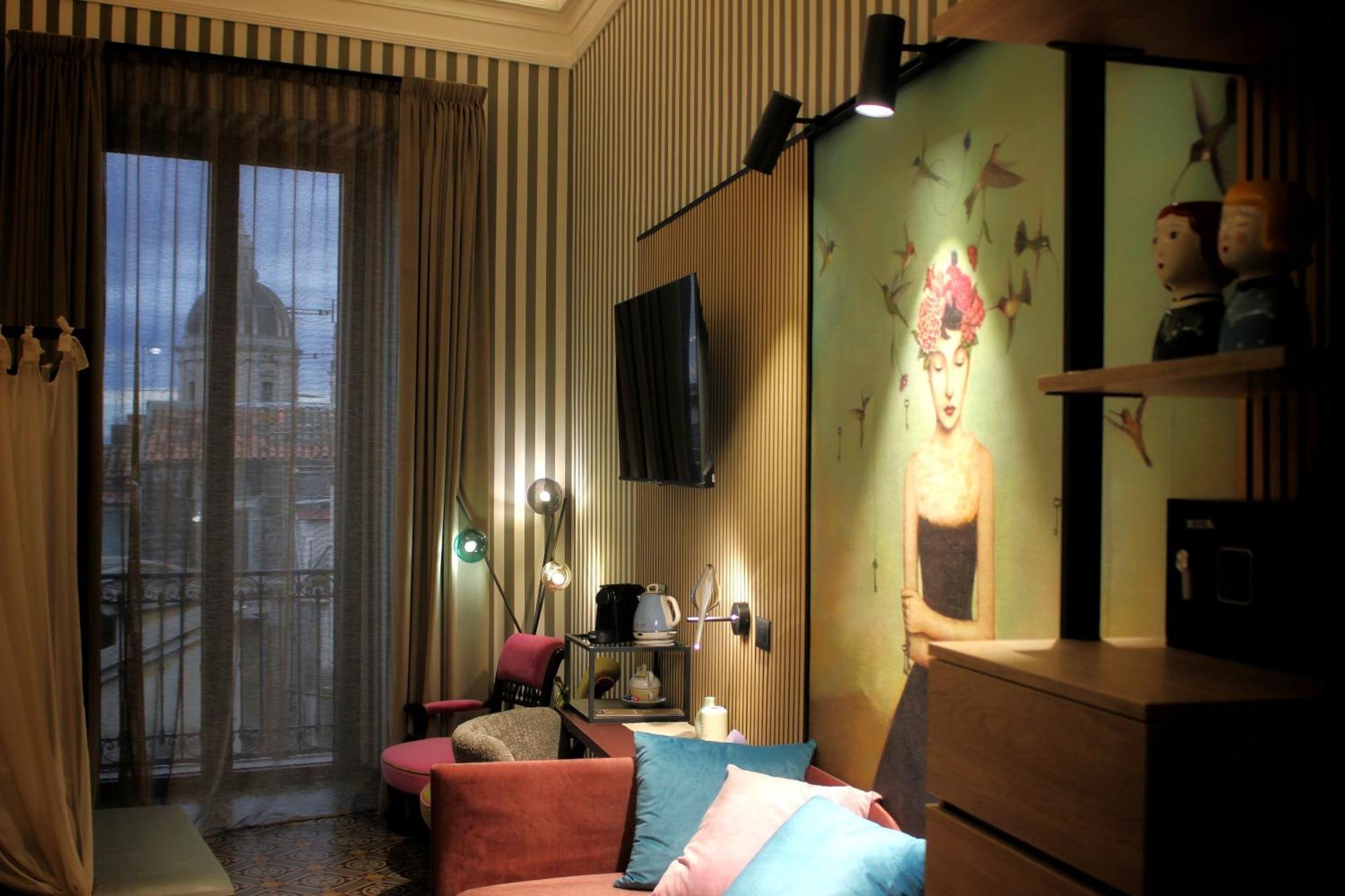 Roby's Boutique - Luxury *
